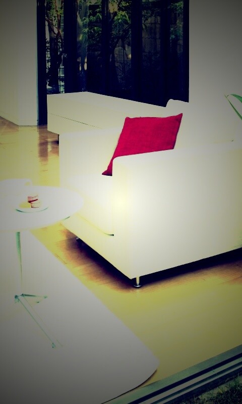 Белое кресло обои