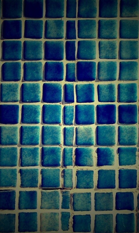 Мелкая голубая плитка обои