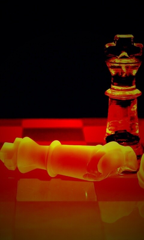 Две шахматных фигуры обои