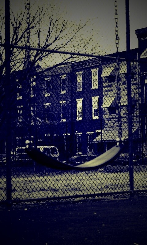 Пустые качели обои