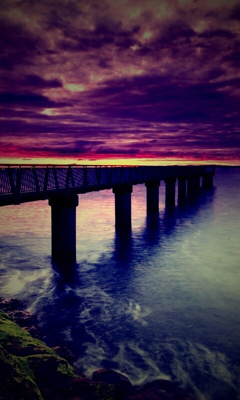 Уходящий в даль причал обои