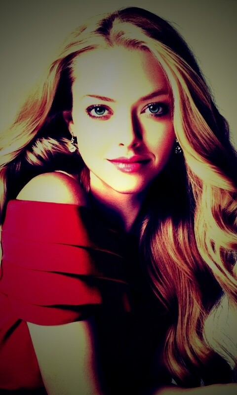 Красавица Аманда Сэйфрид обои
