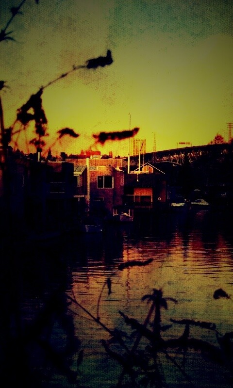 Городок на реке обои