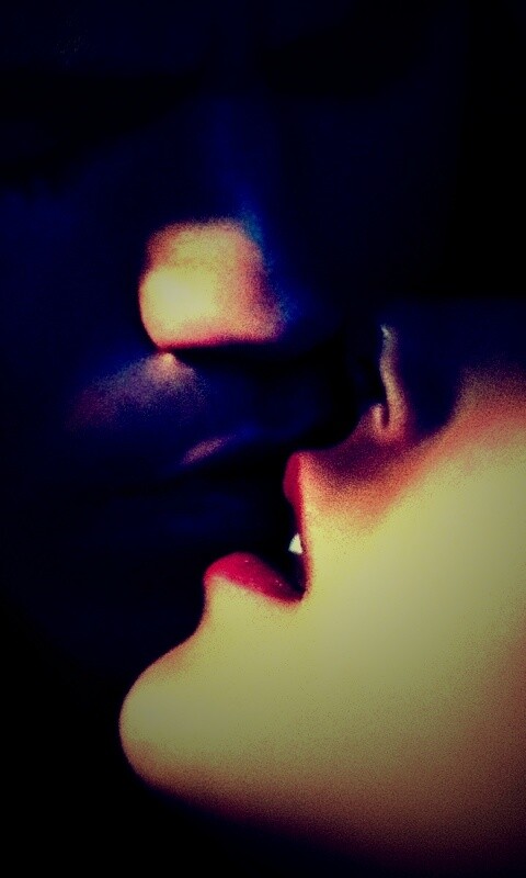 Поцелуй из Дневников Вампира обои