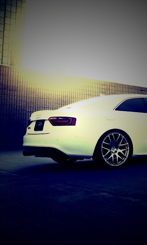 Ауди на парковке обои