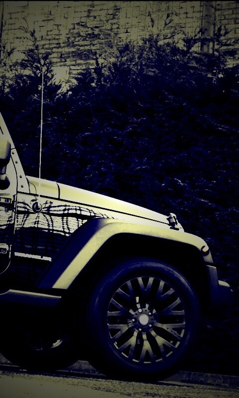 Черный внедорожник обои