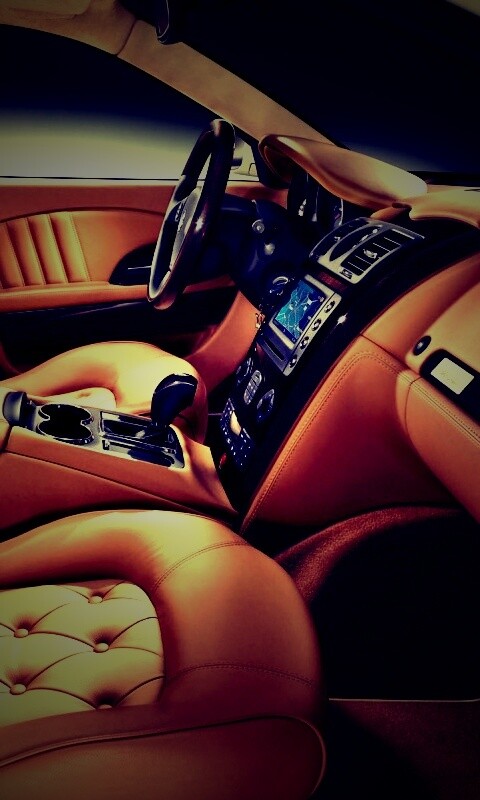 Салон Maserati обои