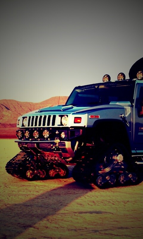 Hammer на гусеницах обои