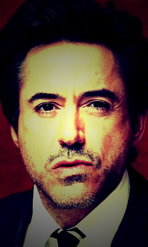 Роберт Дауни младший что-то подозревает обои