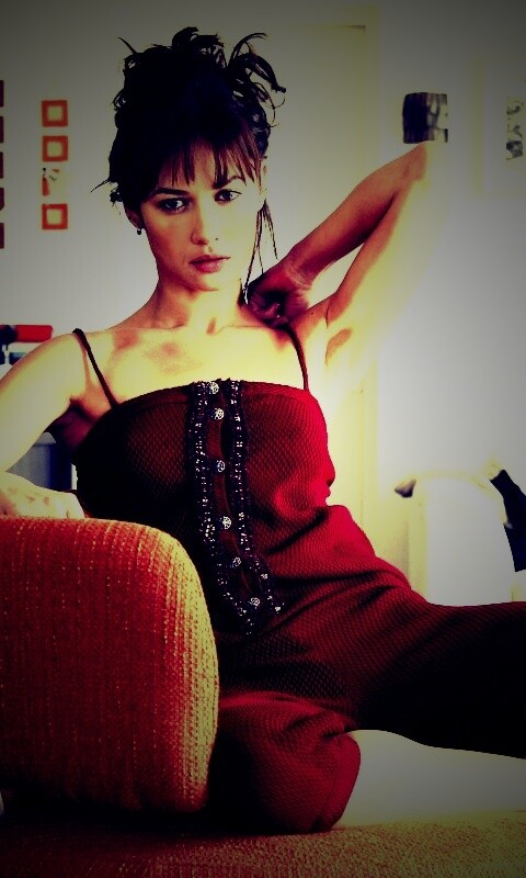 Ольга Куриленко на кресле обои