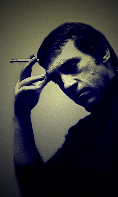 Владимир Высоцкий с сигаретой в руке обои