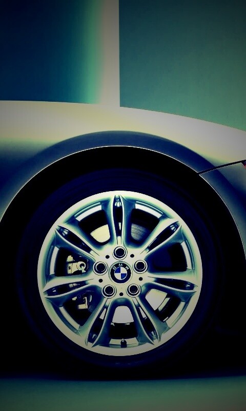 Переднее колесо автомобиля БМВ обои