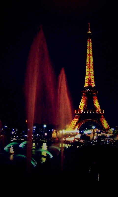 Фонтаны напротив башни Эйфеля обои
