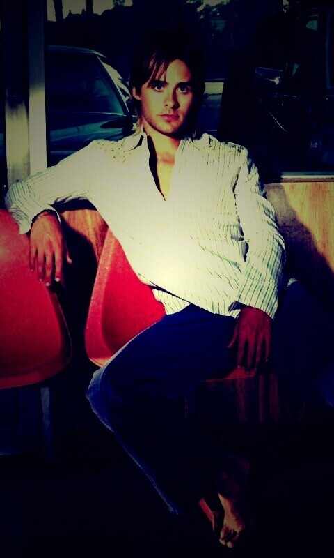 Джаред  Лето на стуле обои