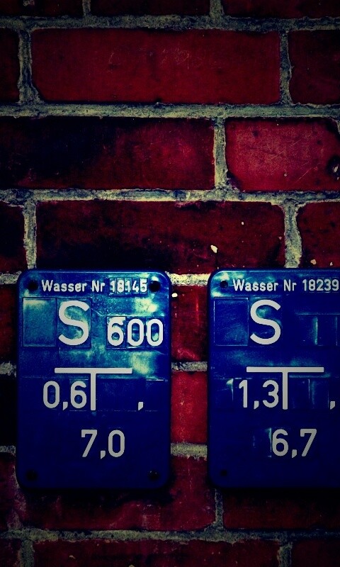 Стена с обозначениями обои