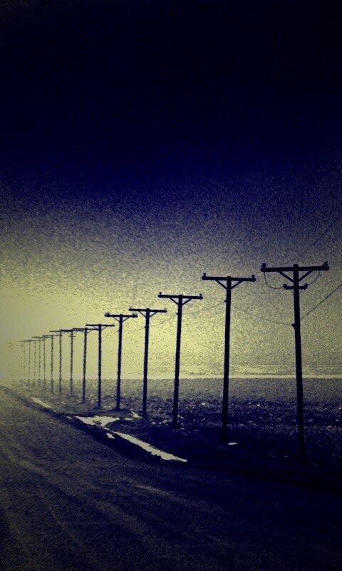 Столбы вдоль дороги обои