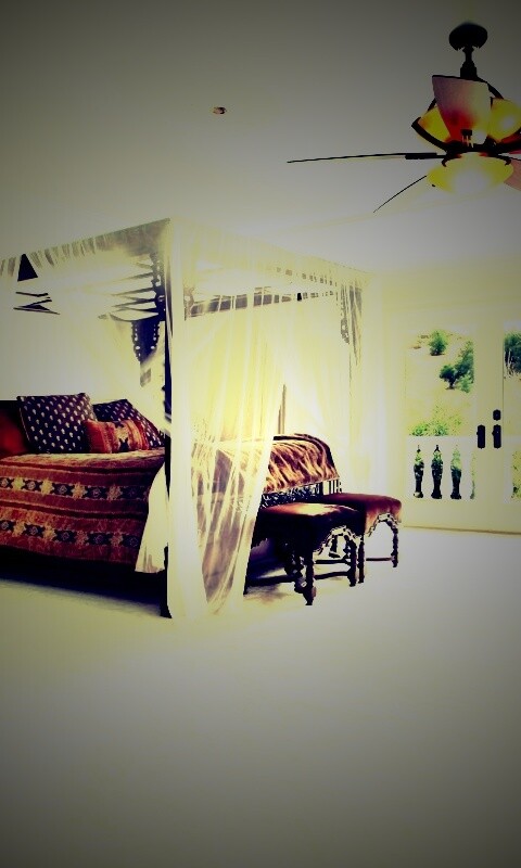 Светлая спальня обои