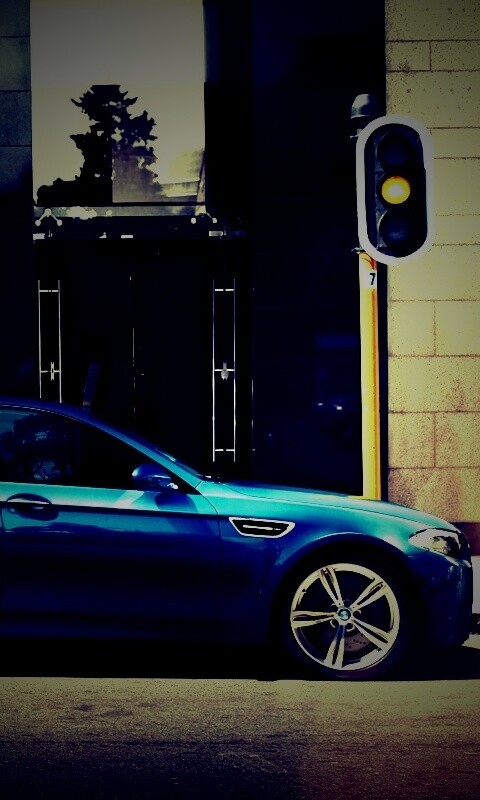 BMW F10 на светофоре обои