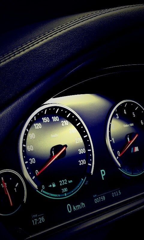 Приборная панель BMW F10 обои