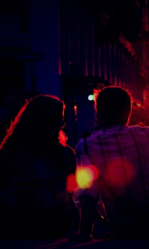 Девушка и парень с велосипедом на закате обои