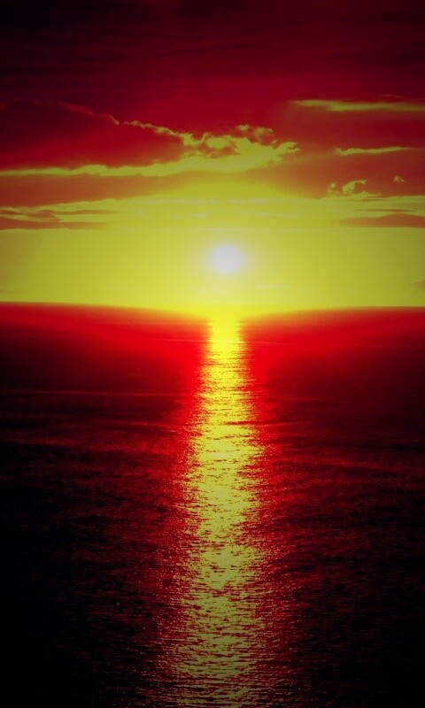 Закат и его отражение в море обои