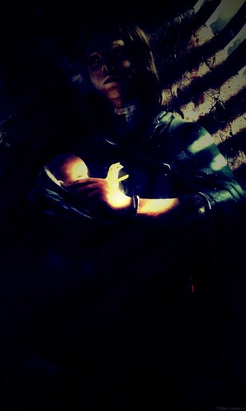 Девушка с ребенком прячется от монстра обои