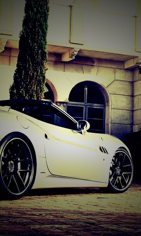 Ferarri у особняка обои