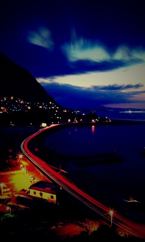 Городок у моря обои