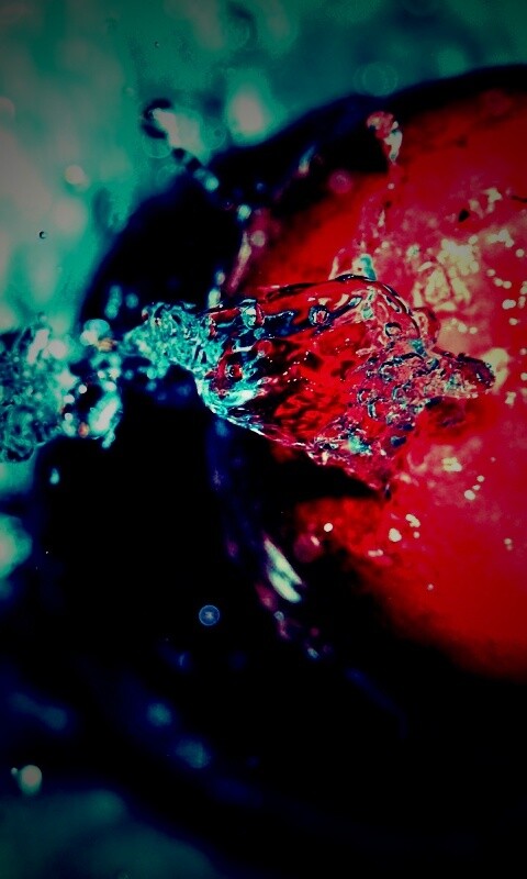 Брызги на яблоке обои