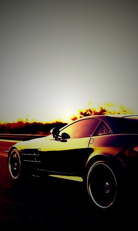 Черный автомобиль уезжает в закат обои