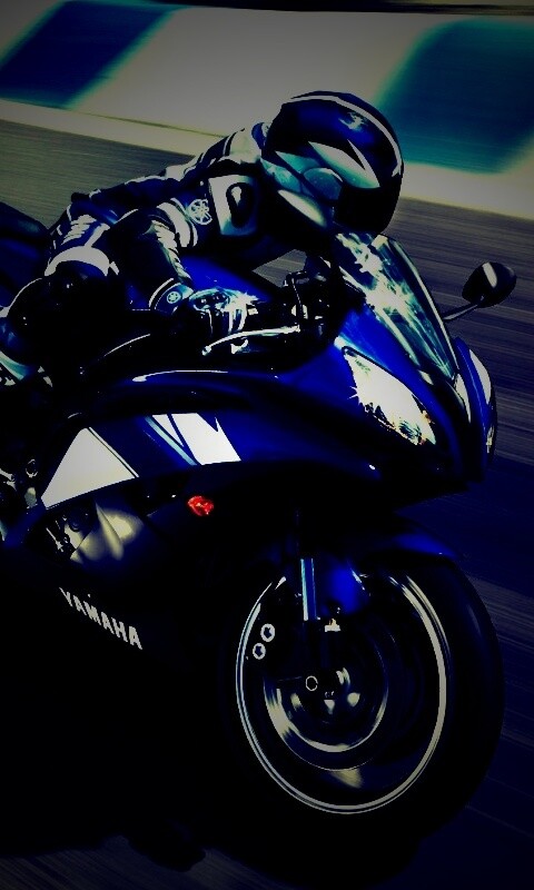 Мотоциклист на трассе обои