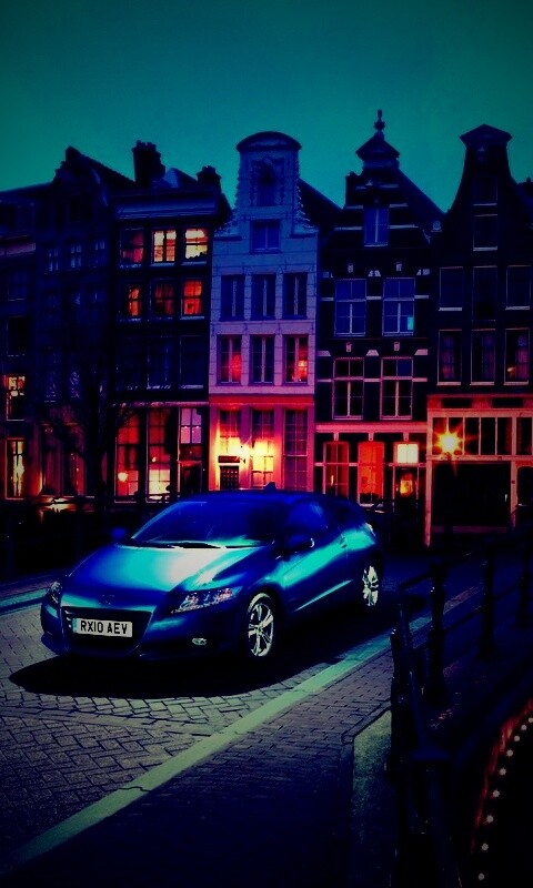 Автомобиль на мосту в свете фонаря обои