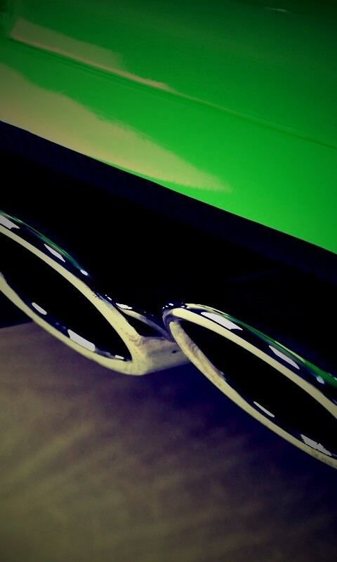 Выхлопная труда обои