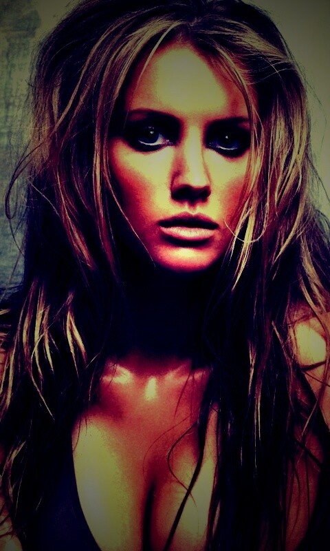 Брюнетка обои