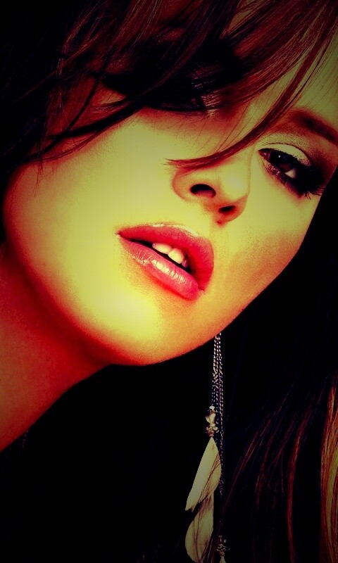 Брюнетка обои