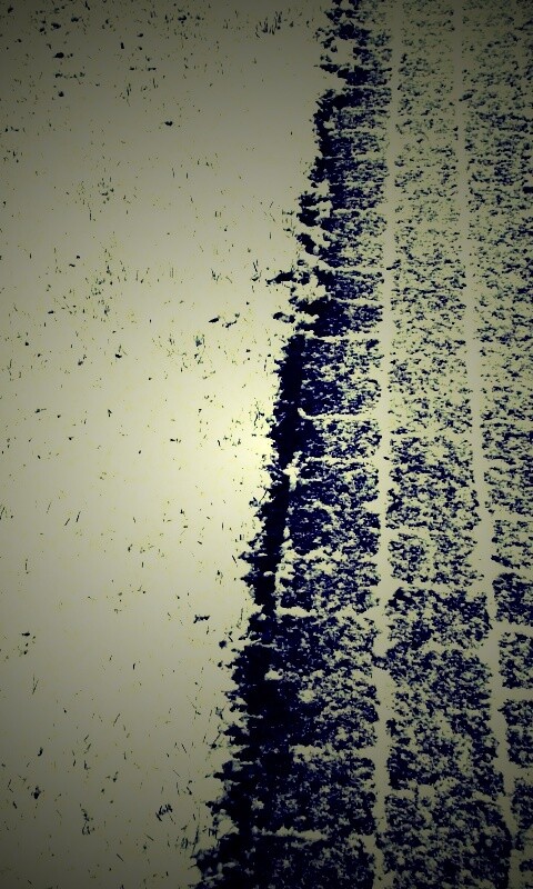 След покрышек в снегу обои