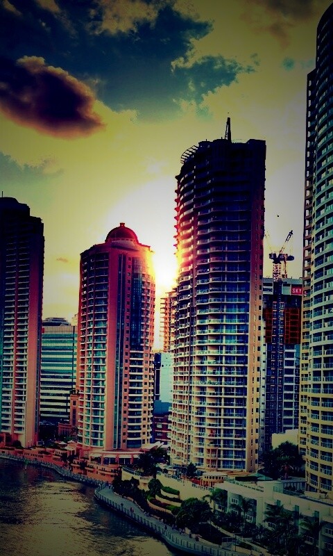 Город на берегу обои