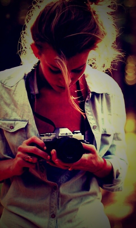Девушка-фотограф обои