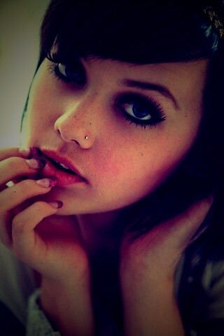 Задумчивая девушка обои