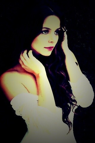 В белом платье обои