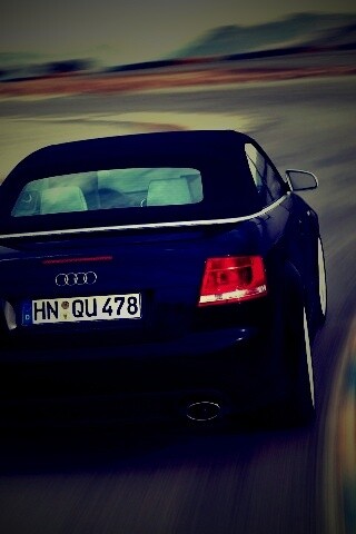 Audi RS 4 с тряпичной крышей обои