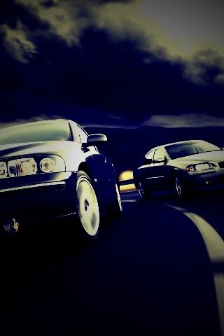 Два седана вольво на повороте обои