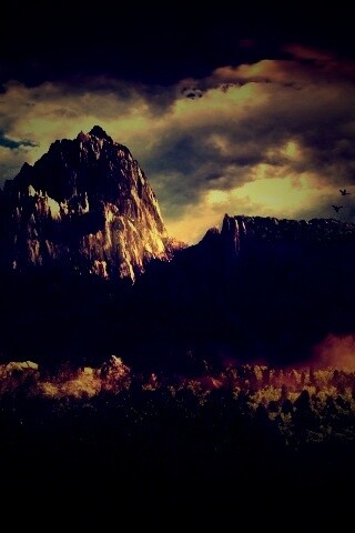 Горы посреди джунглей обои