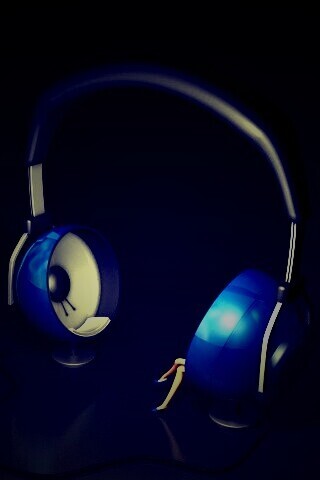 Девушка в наушниках обои