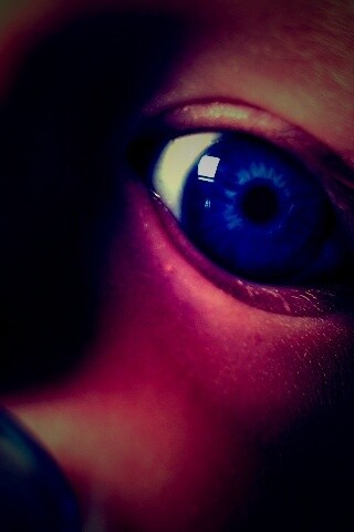 Синий глаз ребенка обои