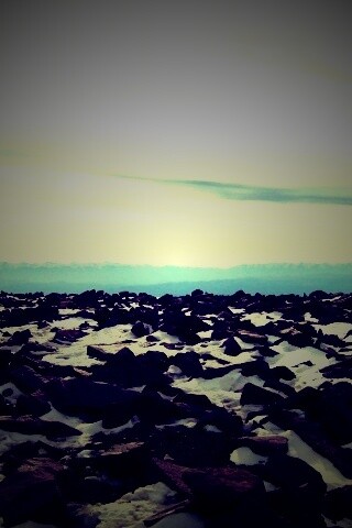 Заснеженная каменистая равнина обои