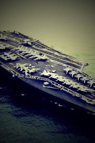 Авианосец в море обои