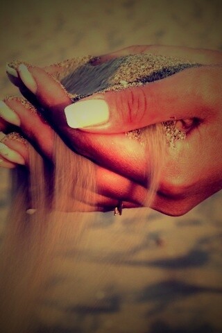 Песок сквозь пальцы обои