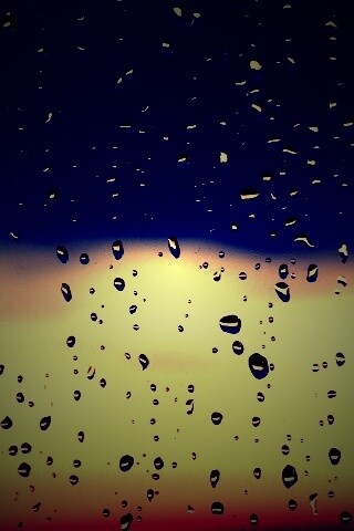 Капли на стекле обои