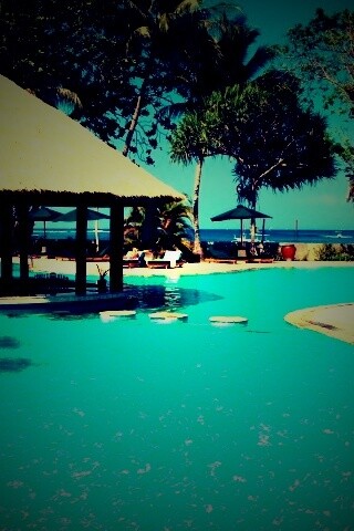 Бассейн отеля обои